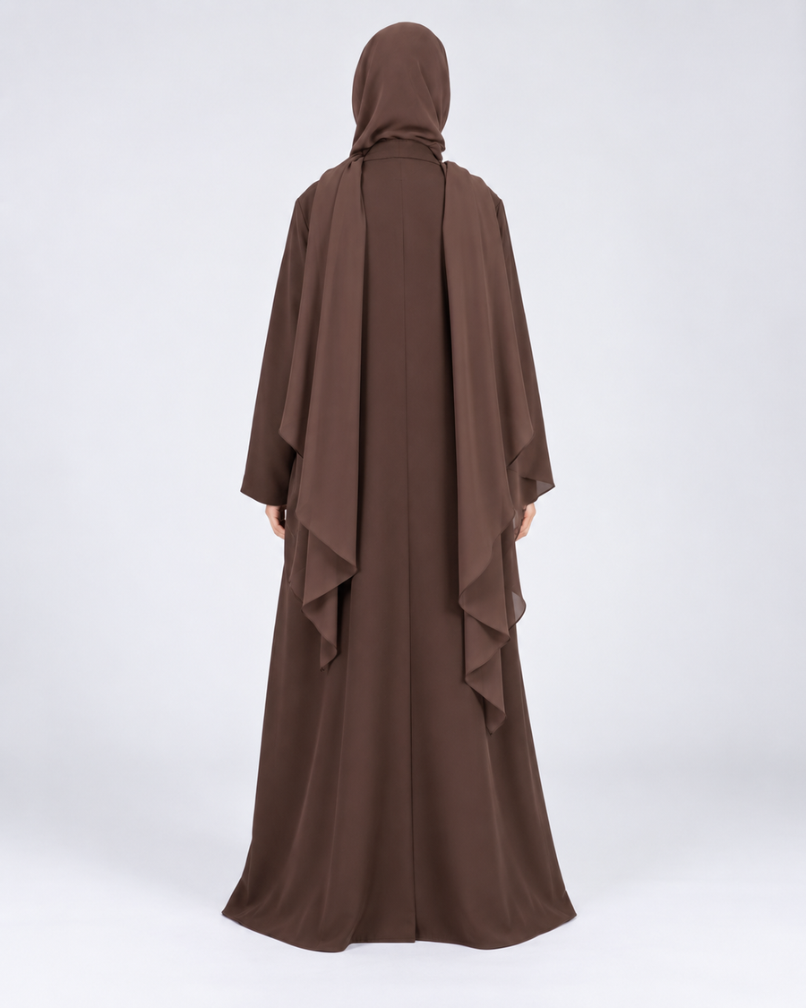 عباية مع شيلة مخيطة